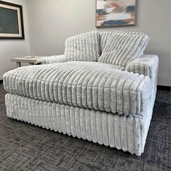 STUPENDOUS ALLOY OVERSIZED CHAISE