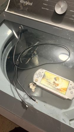 PSP 3000 128GB chargers included, battery too