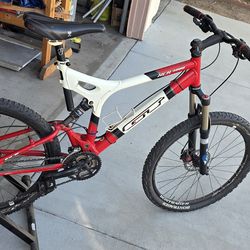 Mountain Bike XCR 4000  GT