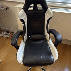 *FREE* Gaming Chair - has some rips