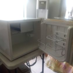 White Whirlpool Mini Fridge 