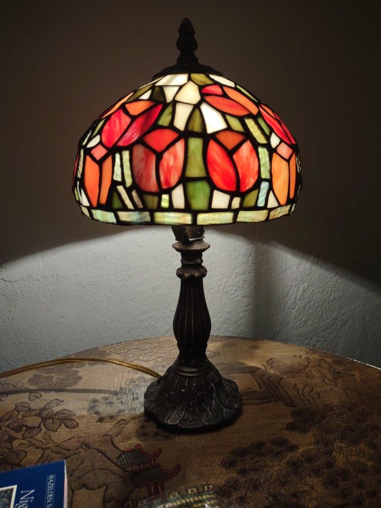 Beautiful Vintage Tiffany Style Lamp