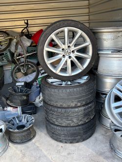 Rines de Volkswagen  18”  con llantas nitto 225-40-18