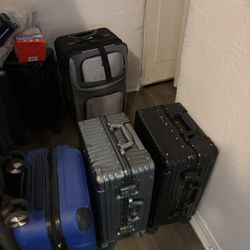 Suitcases 20$