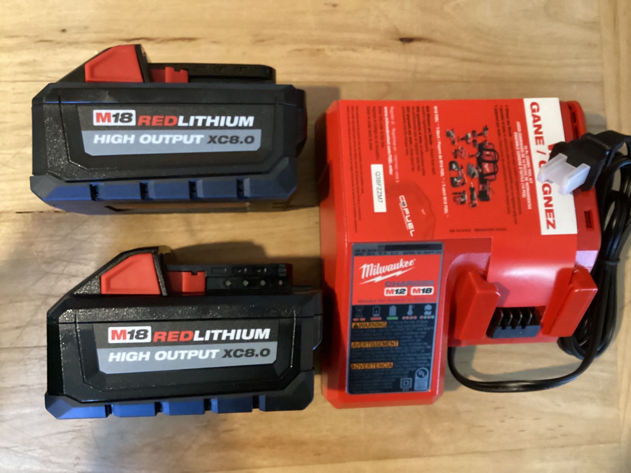 2 Milwaukee M18 HIGH OUTPUT 8.0 Batteries And M18 Charger. Brand NEW. NUEVO