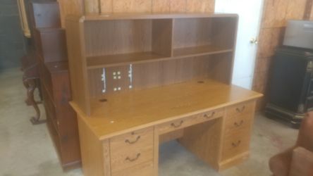 Very nice office desk delivery available