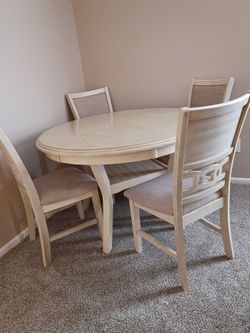 Mesa y 4 sillas (cambalache)