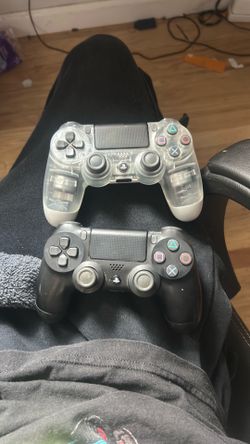 PS4 controllers