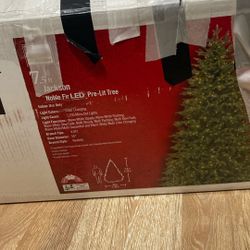 7 1/2 Foot Pre Lit Xmas Tree