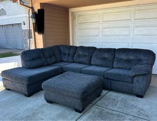 Comfy Ashley Furniture Sectional Couch/Sofa with Pull-Out Bed + Ottoman | FREE DELIVERY