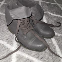 Size 8 Gray Boots