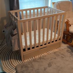 Mini Crib & Rocking Chair Set 