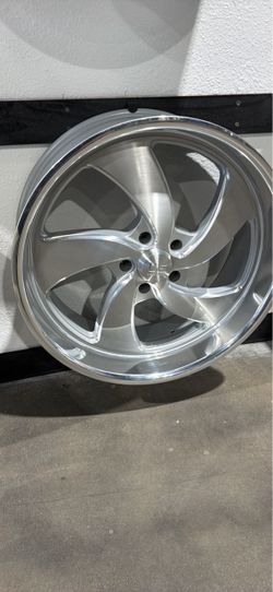 Us mag staggered 22s new 5x5 Chevy trucks new