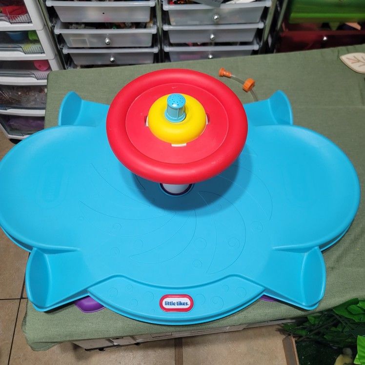Little Tikes Fun Zone Dual Twister Sit N Spin Sprinkler