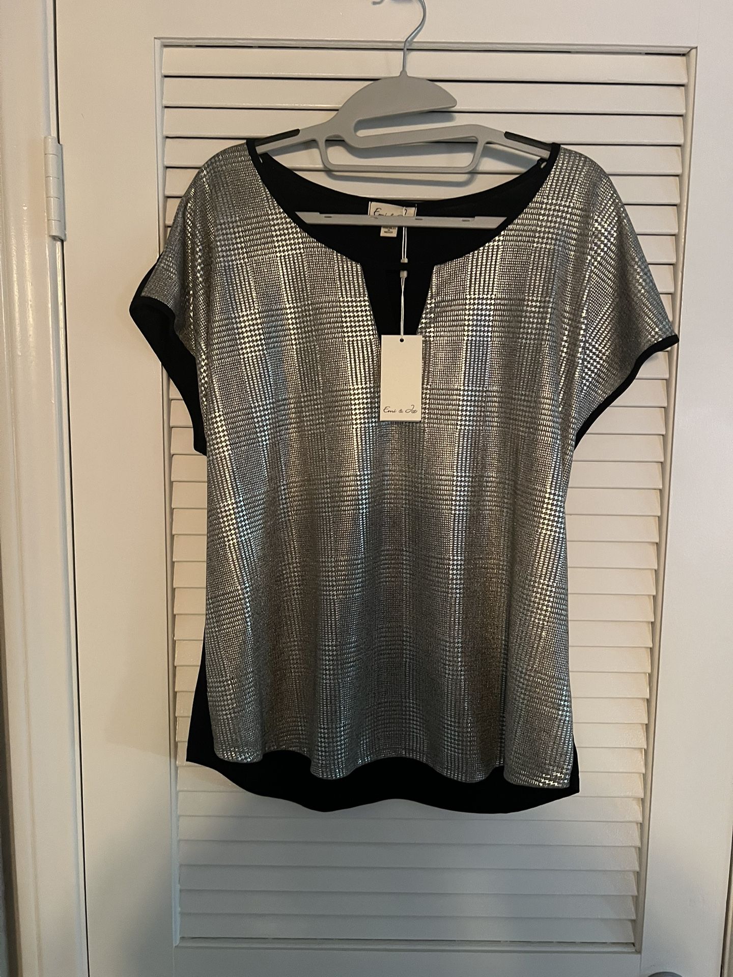 New Emi & Joe Women’s Silver & Black Top Sz L
