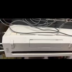 wii complete , charger ,console all access 