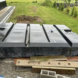 1,000 Gallon Low-Profile Above-Ground Black Tank