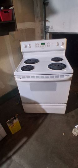 Hotpoint White Range (Stove/Oven) - Can Deliver