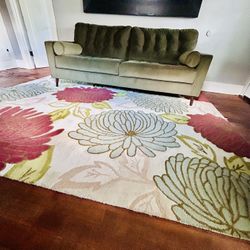 Beautiful Wool Rug( Yes It’s Still Available. Please Contact Only When You Are Ready To Come Pick Up.)