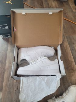NEW NIKE AIR FORCE 1 SIZE 10