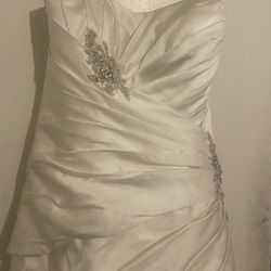 Gorgeous Brand New Bonnie Bridal Gown-Size 6