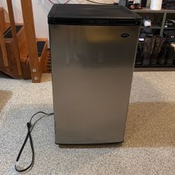 Sanyo Small Refrigerator