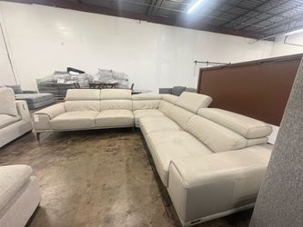 Sectiona Sofa Couch - Financing/Delivery Available