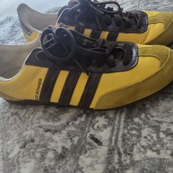 Adidas Japan x Wales Bonner en color "Hazy Yellow/Dark Brown