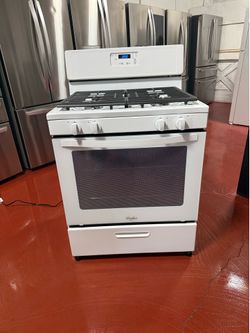 Whirlpool 4-burner gas stove in perfect working condition. Delivery and installation available with a 3-month warranty.