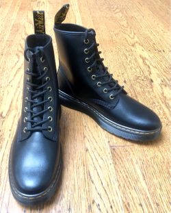 New Dr. Martens Zavala Black Leather 8-Eyelet Combat Boot (AW004 / KM 04 X)