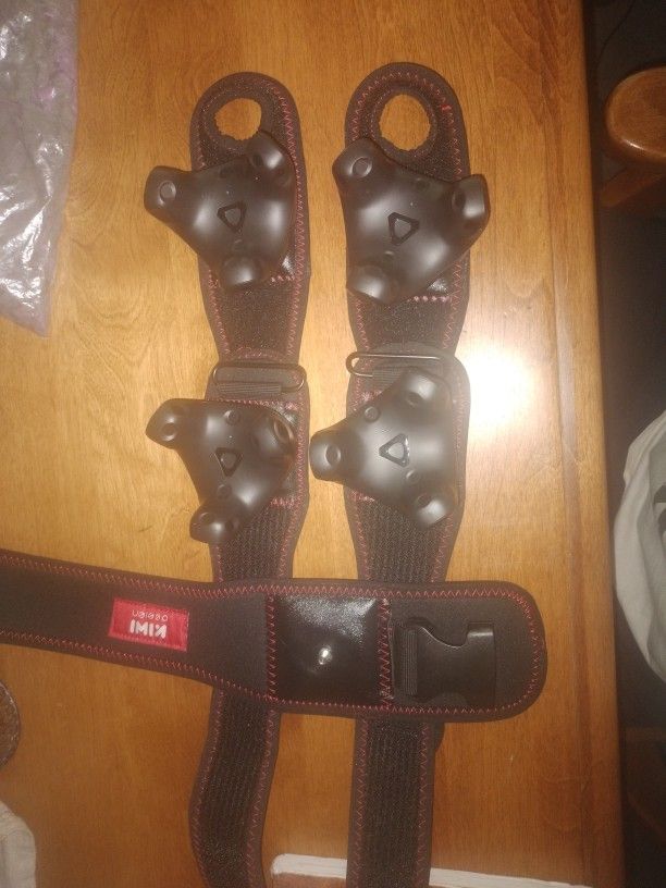 4 Vive Trackers 3.0 With Hip Strap Ankle Straps And Wrist Straps