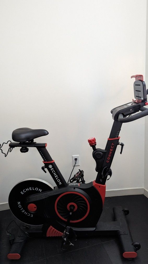 Echelon Sports Bike Model ECHEX-3 - NEEDS TO GO