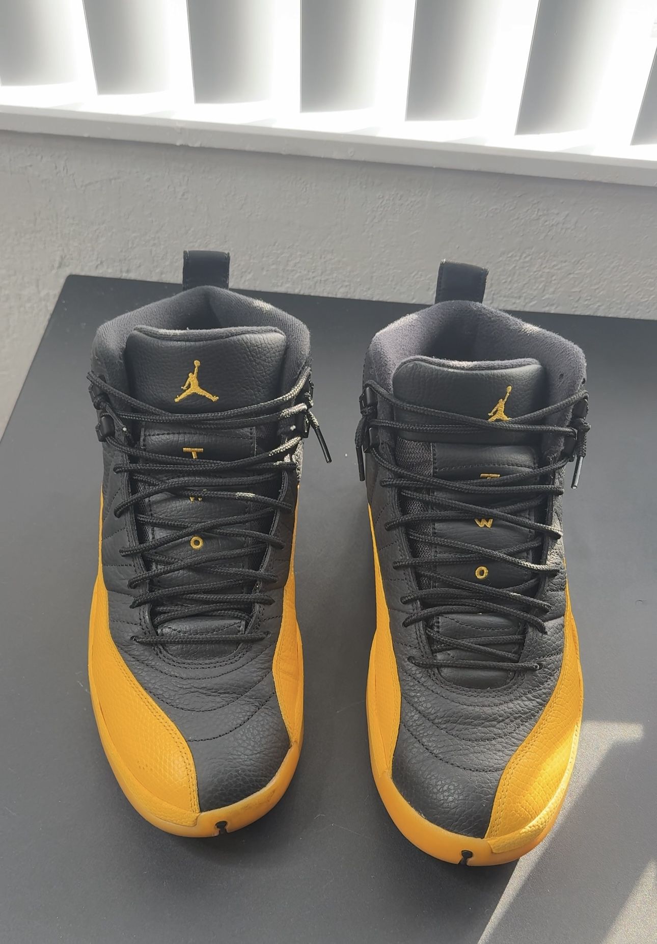 jordan 12 university gold (size 10.5 ) 
