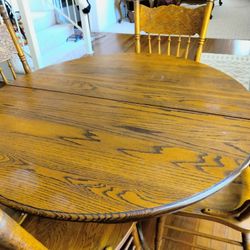 Beautiful Solid Oak Dining Table 