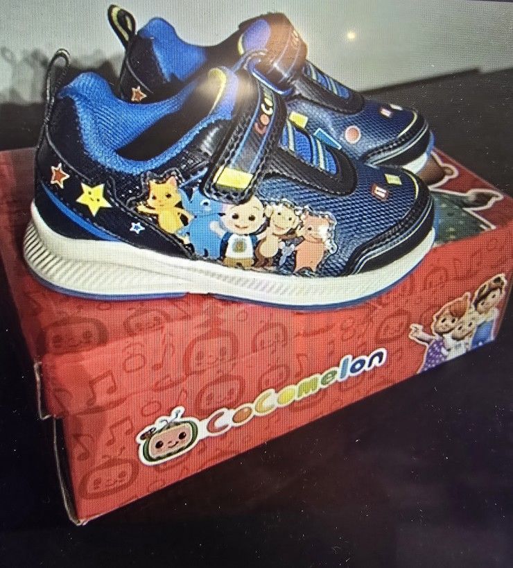 Size 7 CocoMelon Boys Light Up Sneakers