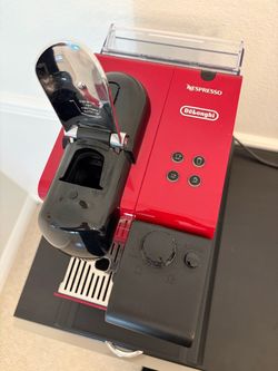 De'Longhi Nespresso Lattissima Touch capsule machine