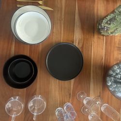 Modern Dish Set – Black & White Minimalist Plates + Bowls