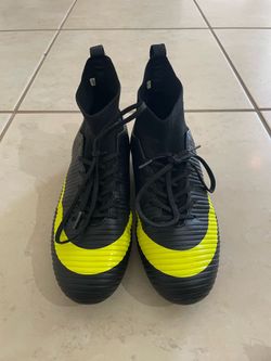 Soccer cleats - size 39