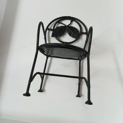 Small Green Metal Chair 🪑 Can Be Used To Hold Candles Or Figurines Or Decorative Pieces Antique 