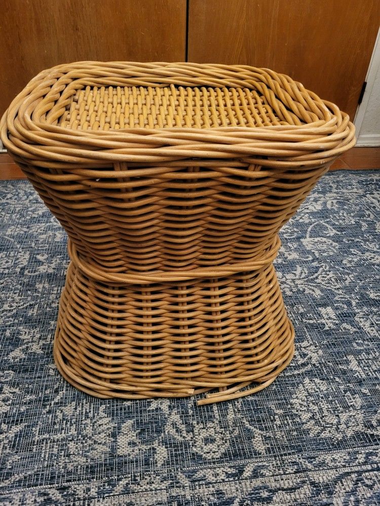 Vintage Rattan Side/End Table $25