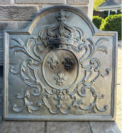 Vintage French Cast Iron Fireback – Fleur-de-lis Crest (Approx. 40-50 Years Old)