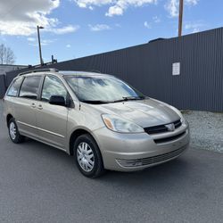 TOYOTA SIENNA LE 2004