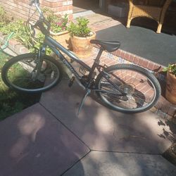 Bike Specialized Sm Frame up To 5'-9" 