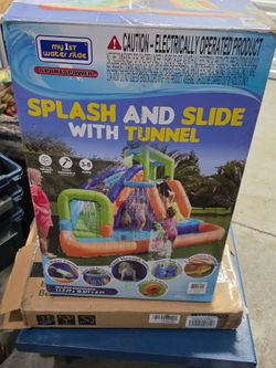 Spash And Slide With Tunnel