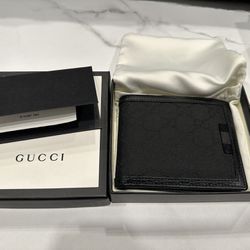 Gucci Men Canvass Black Wallet 