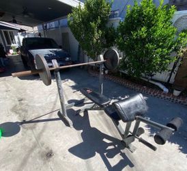 Bench press and weights