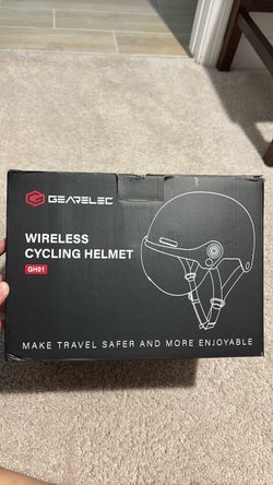 Wireless cycling helmet