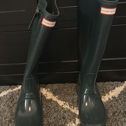 Hunter rain boots Women’s Size 9 Dark green