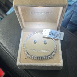 Diamond Like Silver Bracelet and earrings Set New In Jewelry Box