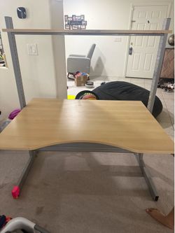 Computer desk